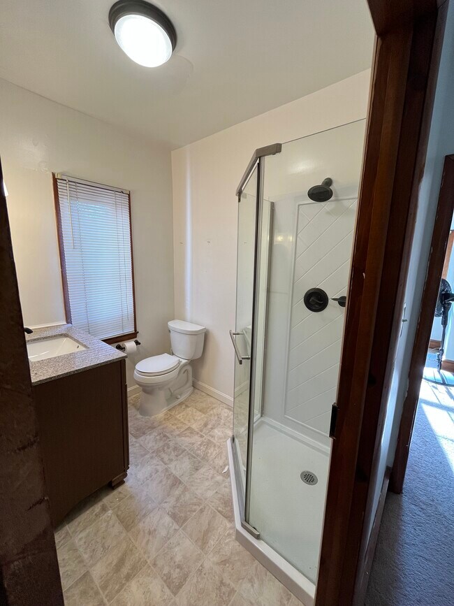 Photo - 816 W 9th St