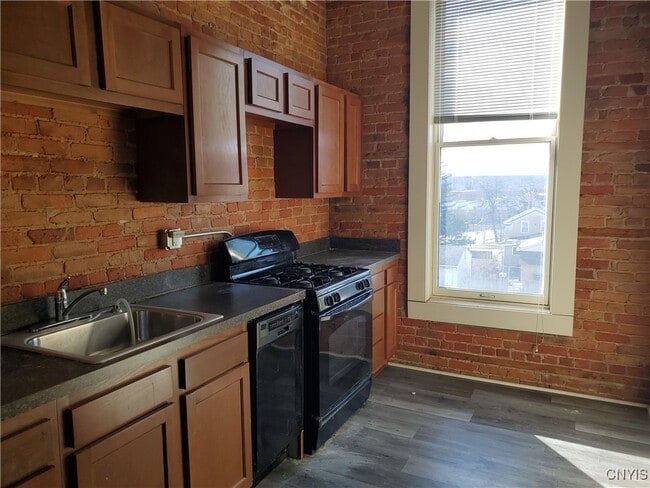 Photo - 813 S Salina St