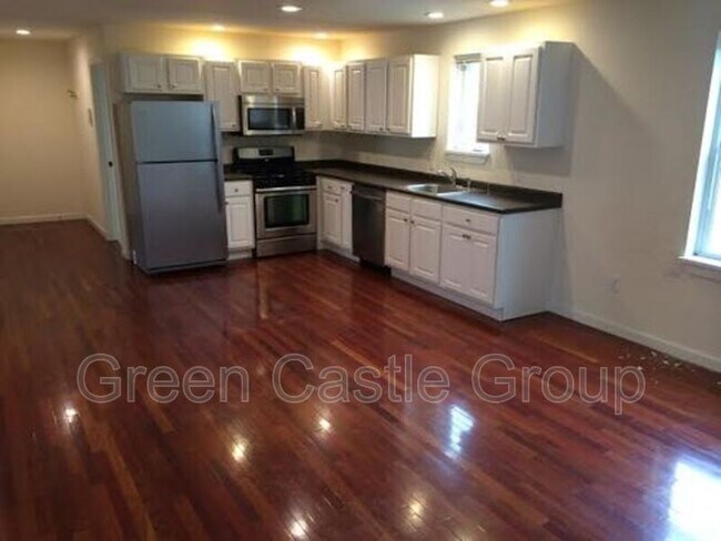 Photo - 323-325 College Street, Unit 6 Unidad 6 Rental