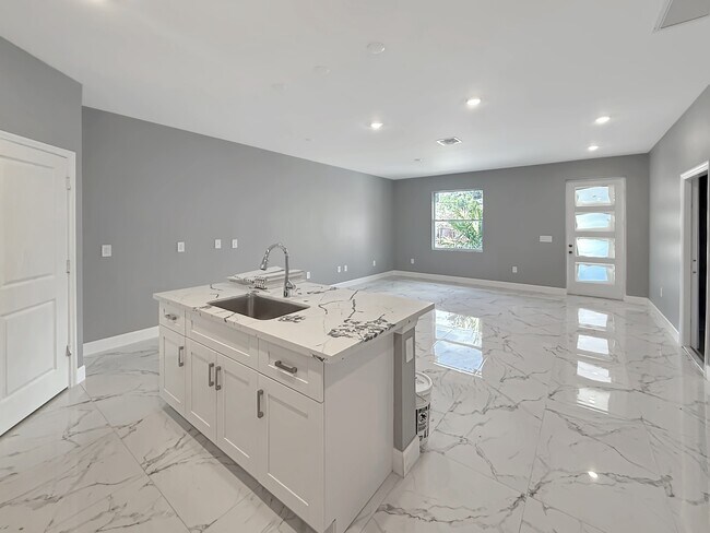 Photo - 5325 27th St SW
