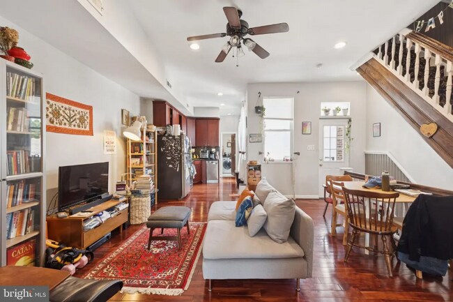 Photo - 635 Fitzwater St Unit 03