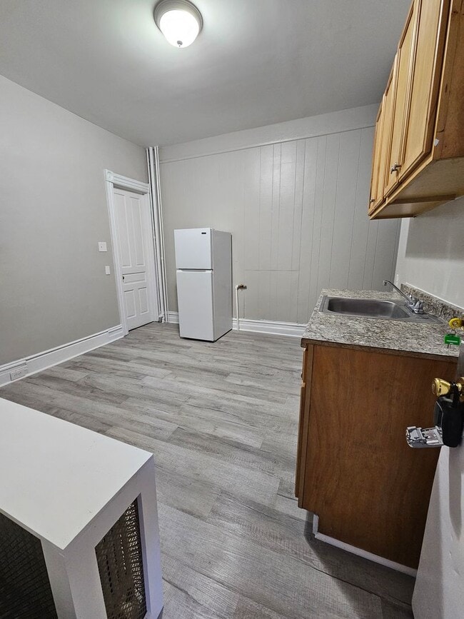 Building Photo - 625 N 6th St Unit 5