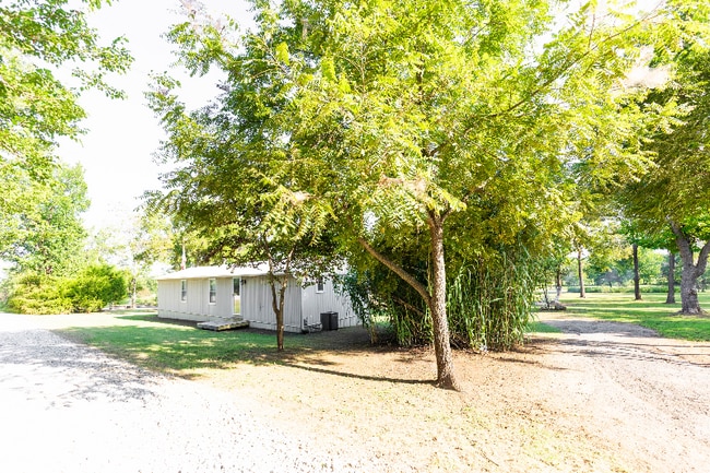 Building Photo - 9037 N Mem Dr