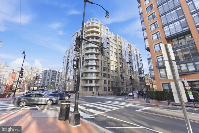 Building Photo - 811 4th St NW Unit 414