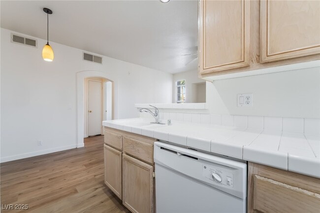 Building Photo - 2201 Ramsgate Dr Unit 128