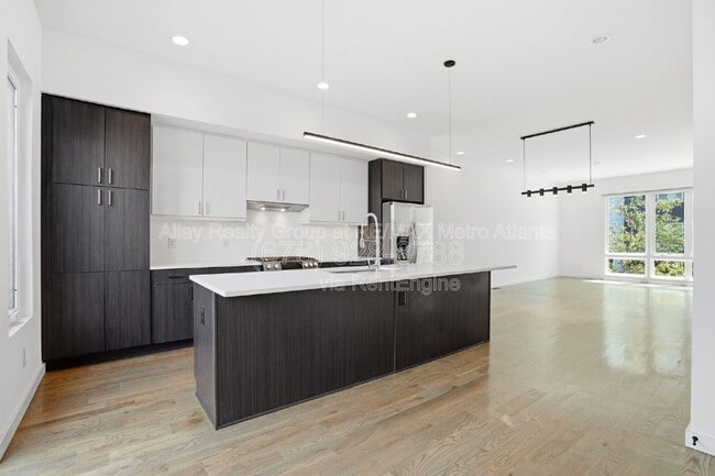 Photo - 1463 La France Street Northeast