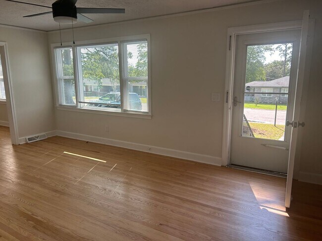 Photo - 3711 Kaiser Ave