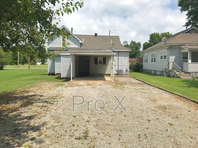 Photo - 703 W 4th St