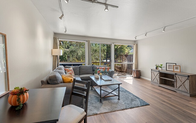 Photo - 954 Lea Dr