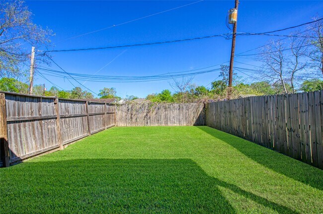 Photo - 9306 Bean St