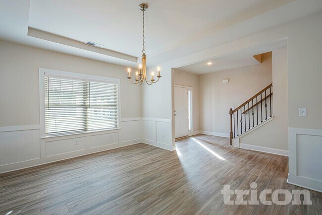 Photo - 503 Slyfox Ln