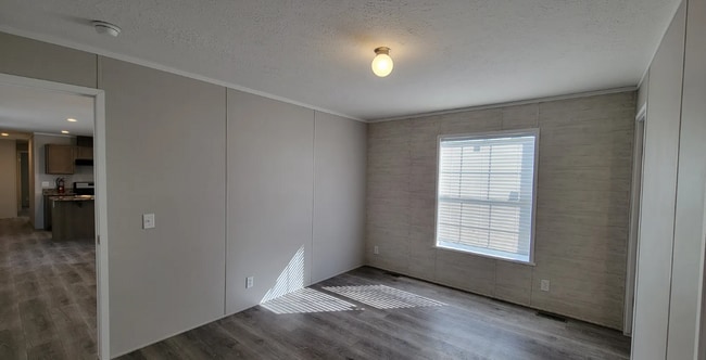 Photo - 109 Applewood Ln