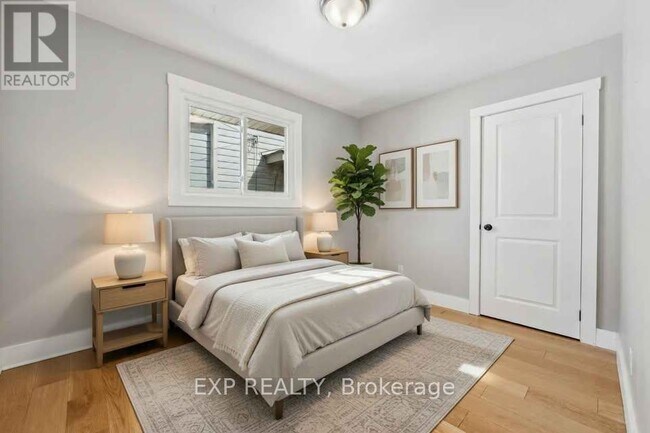 Photo - 148 Young St
