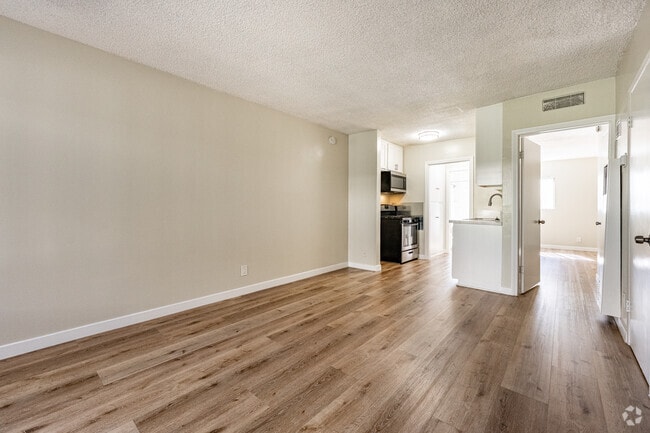 1BR, 1BA - 720SF - Dining Room