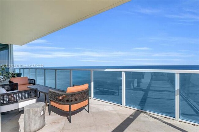 Building Photo - 16699 Collins Ave Unit 16699 Collins Ave appt 4202