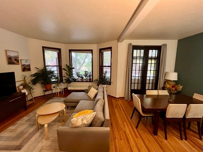 Photo - 906 N Oakley Blvd Unit #1