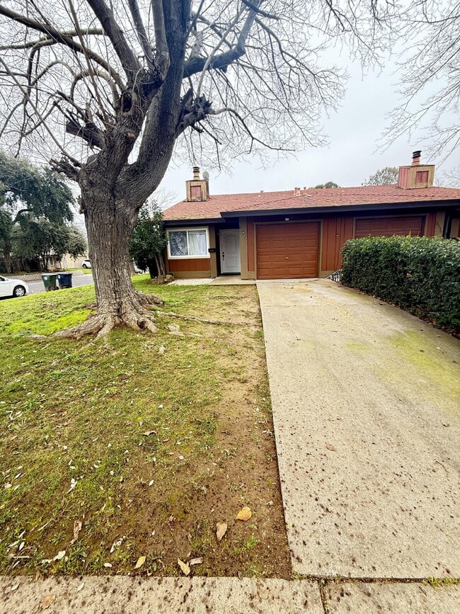 Building Photo - "Charming 2-Bed Duplex in Rancho Cordova – 1,110 Sq Ft of Comfort!"
