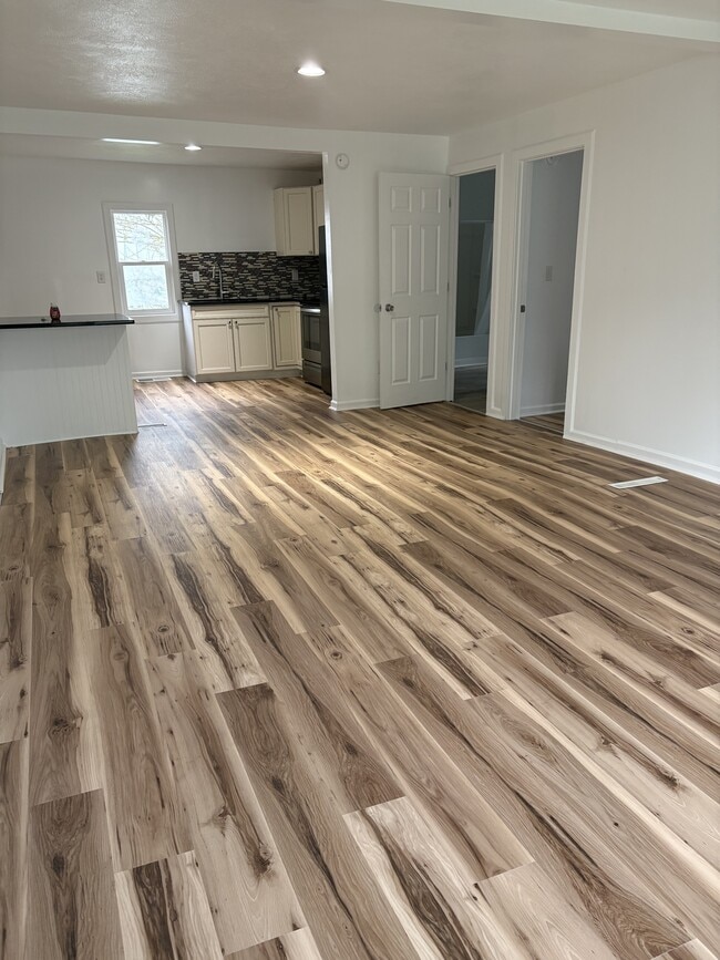 Photo - 118 E Alden Ave
