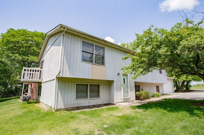 Photo - 213 W Winchester Rd