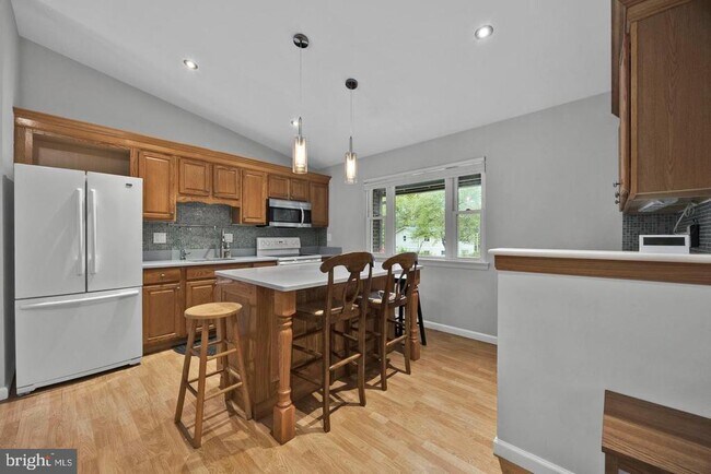 1002 Charlton Pl