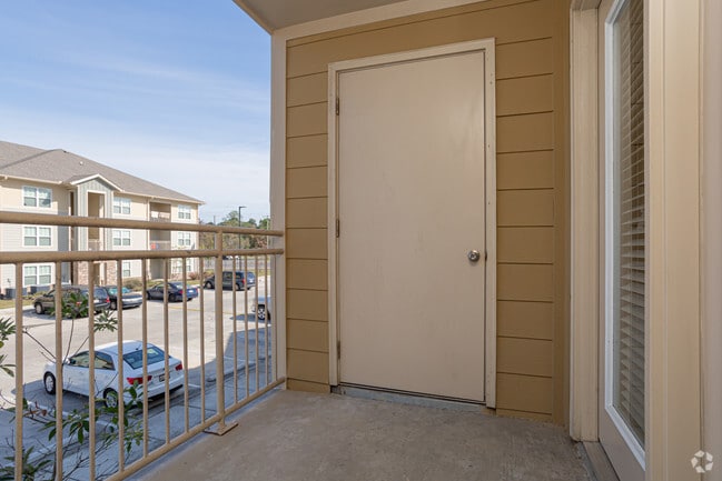 3 BR, 2 BA - 1185 SF