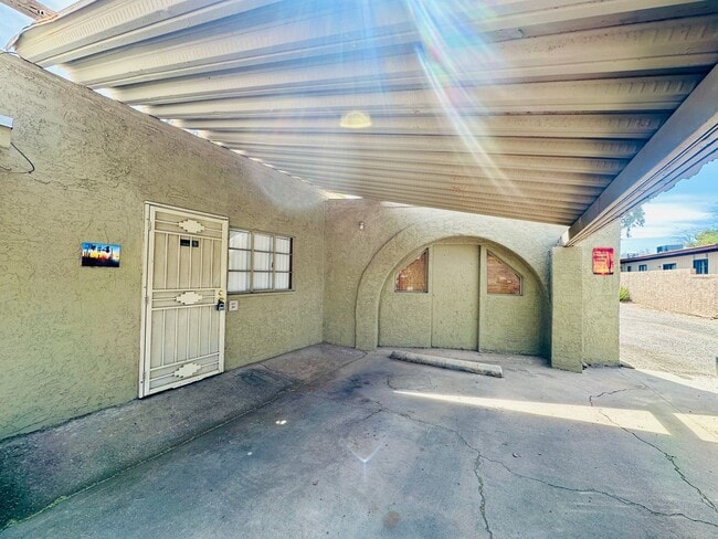 Photo - RogerRd237-243 Unit Roger237-4