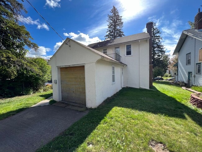 Photo - Duluth MN - 4 Bedroom - 2 Bath - 1 Car Gar...