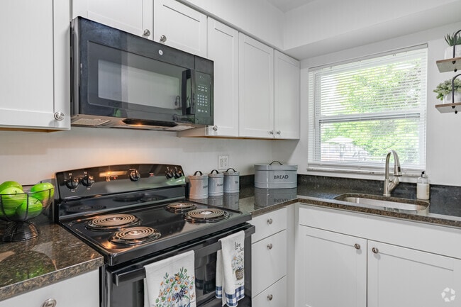 1BR, 1BA - 450SF