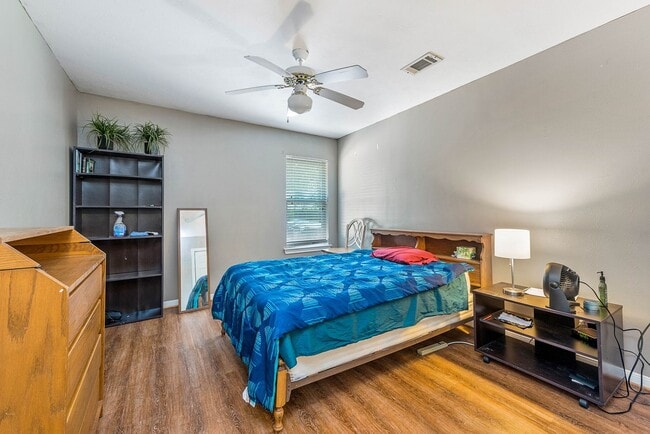 Photo - SUBLEASE AVAILABLE IMMEDIATELY THROUGH JULY 2026!  Charming 3 Bed, 2 Bath in Central Location!