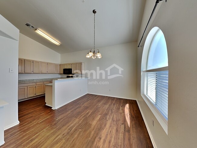 Photo - 539 S Apache Dr