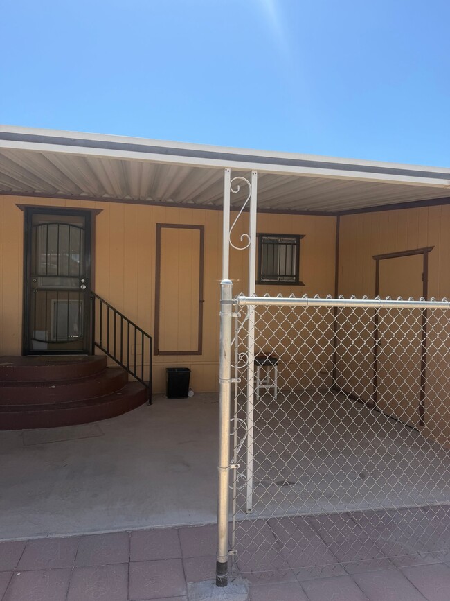 24 W Rio Colorado Dr