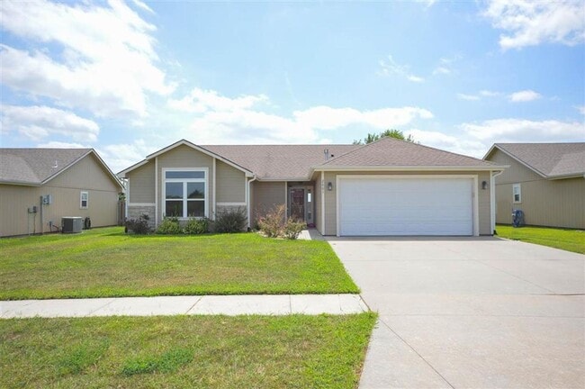 Beautiful Home, Great Location! - Beautiful Home, Great Location!