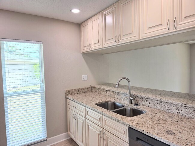 11612 W Kingfisher Ct