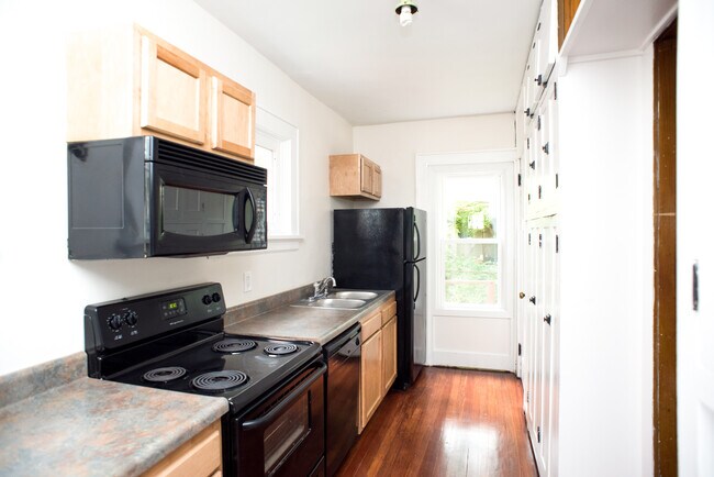 Photo - 2350 Chickasaw St