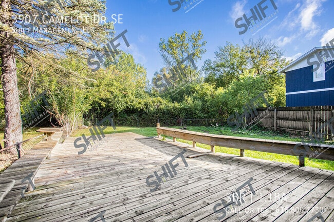 Photo - 3907 Camelot Dr SE