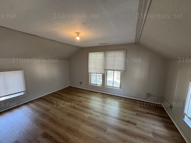 Photo - $1100 - 3 bed 1 bath - Single Family Home