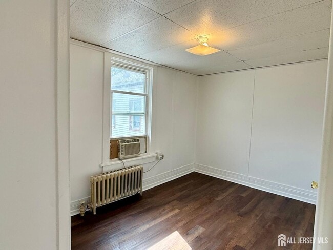 Photo - 144 S Broadway