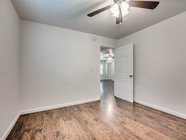 Photo - 4 bedroom 2 bath home in Shawnee!