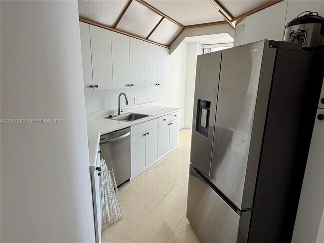 3610 Yacht Club Dr Unit 602