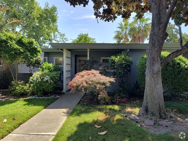 Building Photo - Fully Furnished and Move In Ready! Rental