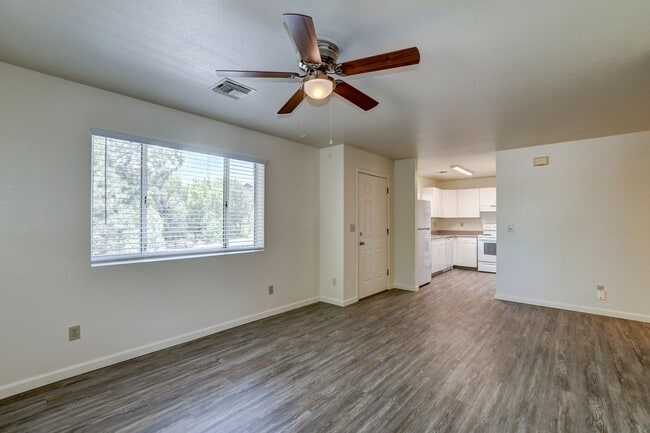 Photo - 114 Bradshaw Dr Unit C