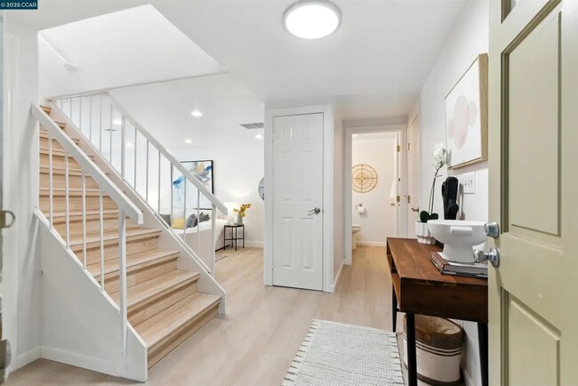 Photo - 208 Siskiyou Ct