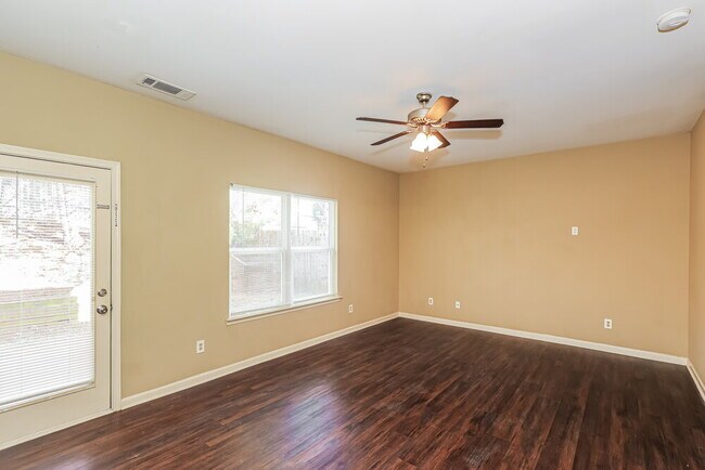 Photo - 498 Highland Falls Dr