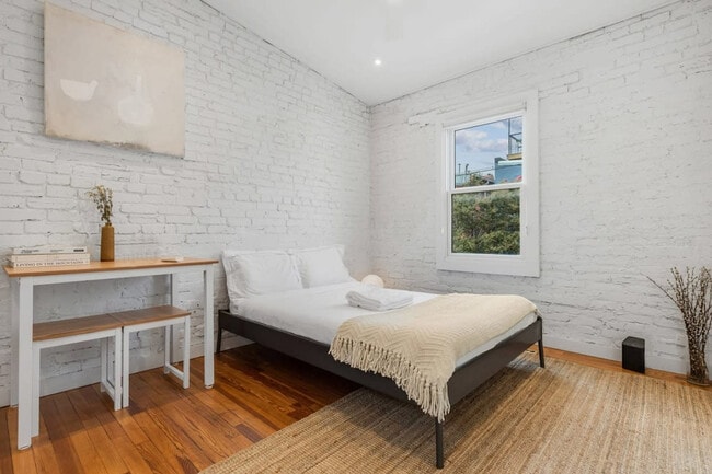 Building Photo - 915 R St NW Rental