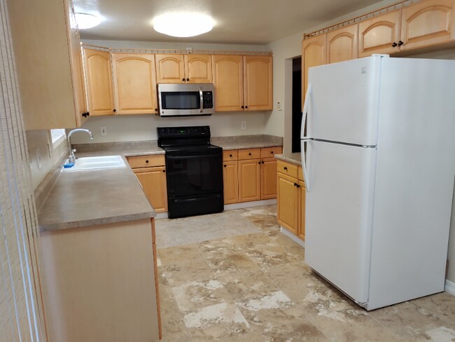 Photo - 4335 Batting St NE