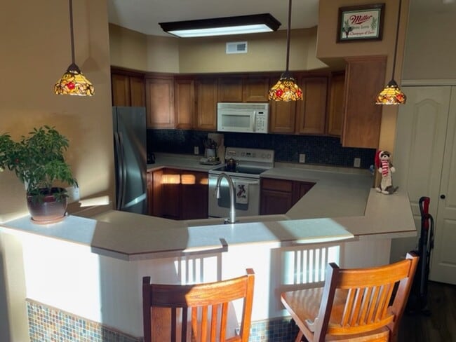 Photo - Bright & Open 2 Bedroom Condo on West Side