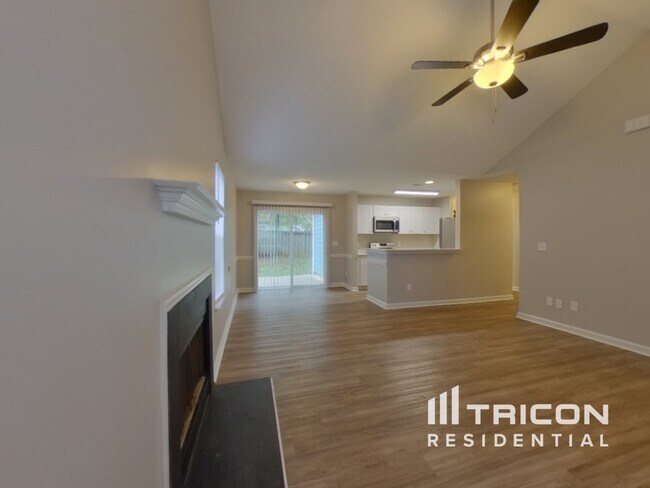 Photo - 1207 Larkspur Dr