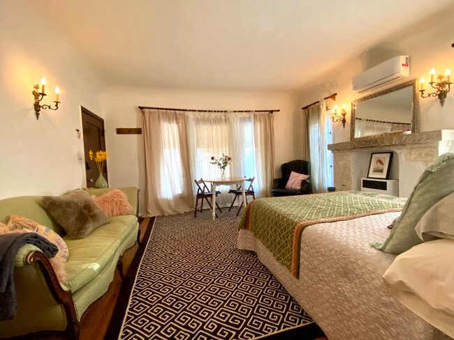 Photo - 1623 Grafton St Unit Little Villa
