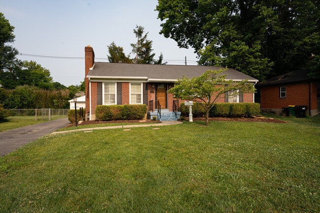 Building Photo - 218 Bramton Rd Rental