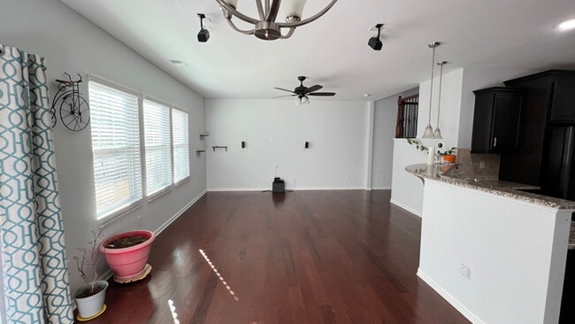Photo - 421 Durants Neck Ln